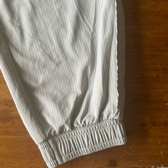 Athleta Brooklyn Textured Jogger Pants Womens 14 Gray Striped Pockets - Picture 3 of 12